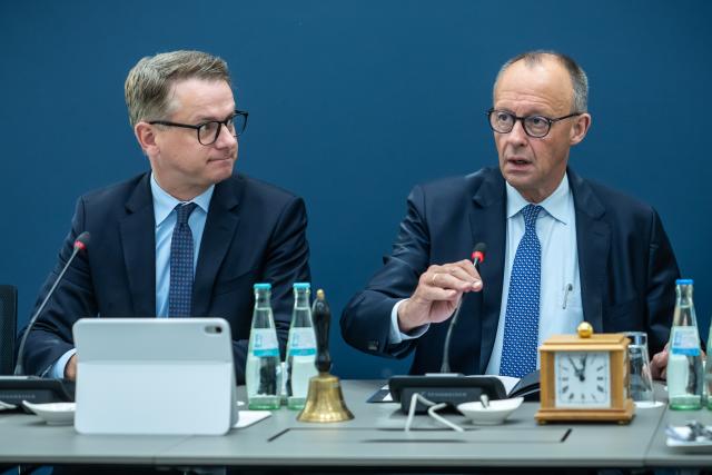 08 June 2026, Berlin: German Chancellor Friedrich Merz (R) waits alongside Christian Democratic Union (CDU) Secretary General Carsten Linnemann for the start of the party's Federal Executive Committee meeting at the Konrad-Adenauer-Haus headquarters in Berlin. Photo: Michael Kappeler/dpa
