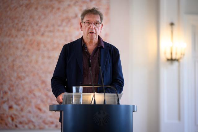 08 June 2026, Berlin: Manos Tsangaris, President of the Akademie der Künste, speaks during the press tour of the exhibition "Freiraum Kunst - Akademie der Kuenste goes Bellevue" at Schloss Bellevue. Under the patronage of German President Steinmeier, the Academy of Arts is staging a two-week exhibition with works and contributions by numerous Academy members and Berlin artists. Photo: Bernd von Jutrczenka/dpa