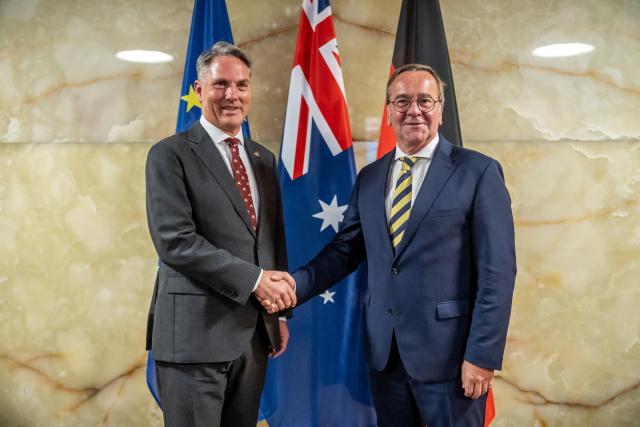 08 June 2026, Berlin: German Minister of Defense Boris Pistorius (R) and Australian Minister of Defense Richard Marles arrive for a press conference at the Federal Foreign Office. Photo: Michael Kappeler/dpa