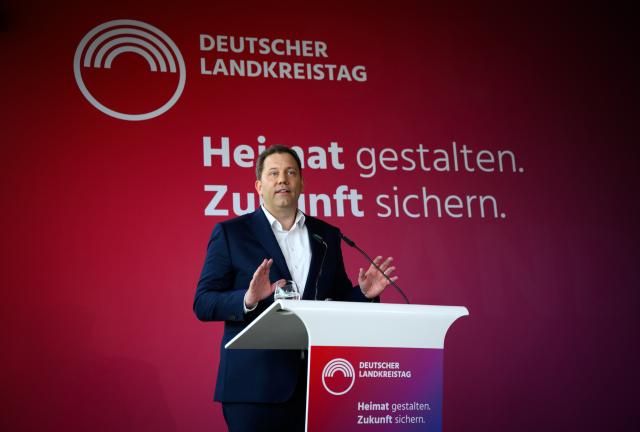 08 June 2026, Berlin: German Minister of Finance Lars Klingbeil speaks at the County Assembly of the German County Association at "Cafe Moskau". Under the theme "Shaping our home. Securing the future," the County Assembly discusses key issues facing local governments. Photo: Bernd von Jutrczenka/dpa