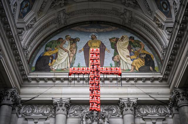 08 June 2026, Berlin: A cross made of life jackets, created as part of a joint initiative by Sea-Watch and Berlin Cathedral, is intended to commemorate refugees who died while fleeing to Europe. Photo: A3922 Britta Pedersen/dpa