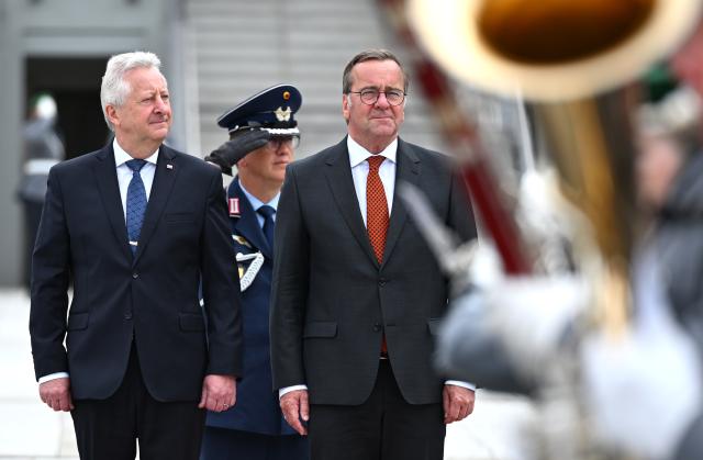 09 June 2026, Berlin: (L-R) Jan Jaros Zuna, Minister of Defence and Deputy Prime Minister of the Czech Republic, and Boris Pistorius, Germany's Minister of Defence, stand at Berlin's Bendlerblock. Following a welcome with military honours, talks will take place covering the security situation, NATO commitments, support for Ukraine, as well as bilateral cooperation and defence collaboration. Photo: Elisa Schu/dpa