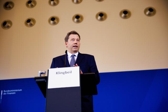 09 June 2026, Berlin: German Finance Minister Lars Klingbeil,   speaks at a press conference to present the first report of the Investment and Innovation Advisory Board on the implementation of the 500 billion euro special fund. Photo: Carsten Koall/dpa