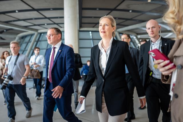 09 June 2026, Berlin: Alice Weidel (centre R), chairwoman and parliamentary group leader of the Alternative for Germany (AfD), joins Tino Chrupalla (centre L), federal chairman and parliamentary group leader of the AfD in the Bundestag, for a press statement before the start of the AfD parliamentary group meeting in the German Bundestag. Photo: Michael Kappeler/dpa