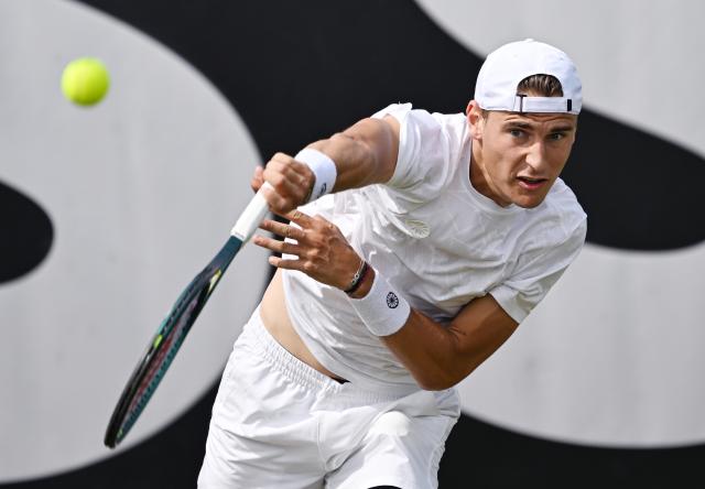 09 June 2026, Baden-Wuerttemberg, Stuttgart: German tennis player Tom Gentzsch in action against Australia's Rinky Hijikata during their men's singles round of 32 match at the Stuttgart Open tennis tournament. Photo: Marijan Murat/dpa