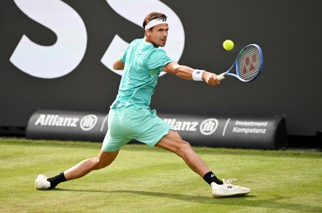 09 June 2026, Baden-Wuerttemberg, Stuttgart: German tennis player Daniel Altmaier in action against US' Frances Tiafoe during their men's singles round of 32 match at the Stuttgart Open tennis tournament. Photo: Marijan Murat/dpa