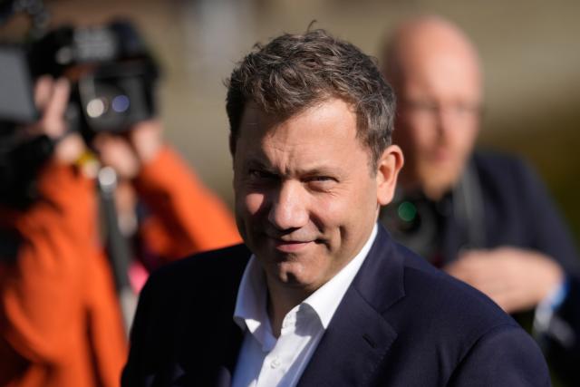 09 June 2026, Berlin: Lars Klingbeil, German Minister of Finance, Vice Chancellor and Social Democratic Party (SPD) Federal Chairman, arrives to the Seeheimer Kreis asparagus tour of the Social Democrats in Berlin. Photo: Markus Schreiber/AP-Pool/dpa
