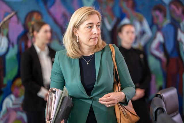 10 June 2026, Berlin: Nina Warken German Minister of Health, arrives before the start of the German Cabinet meeting in the Chancellery. Photo: Michael Kappeler/dpa