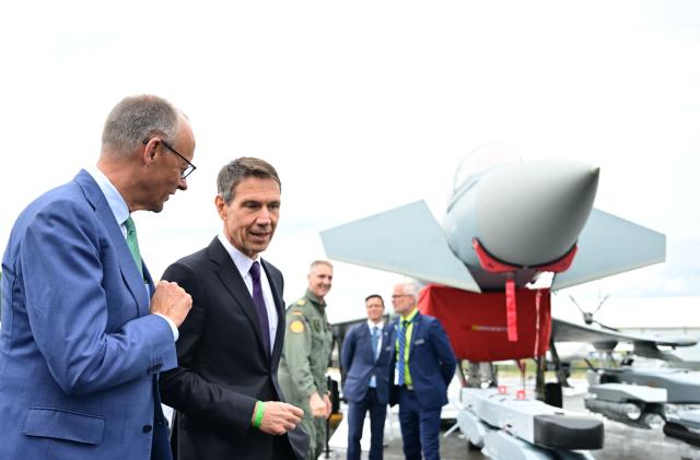 SYMBOL - 10 June 2026, Brandenburg, Schoenefeld: German Chancellor Friedrich Merz (L) speaks with Rene Obermann, Chairman of the Supervisory Board of Airbus, during a tour of the International Aerospace Exhibition (ILA). Photo: Sebastian Gollnow/dpa