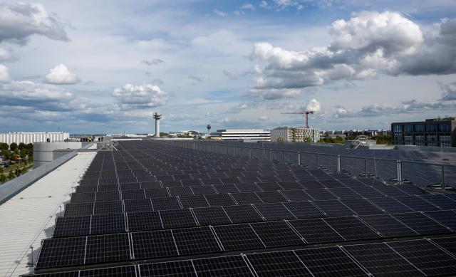 FILED - 16 September 2025, Bavaria, Munich: FILE PHOTO - Solar panels are installed on a parking garage at Munich Airport. US Solar power generation surpassed coal-fired electricity in the United States in May 2026, marking the first time a renewable energy source has outpaced the fossil fuel in a single month. Photo: Leonie Asendorpf/dpa