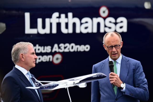 10 June 2026, Brandenburg, Schoenefeld: German Chancellor Friedrich Merz (R) and Carsten Spohr, CEO of Deutsche Lufthansa, during a tour of the International Aerospace Exhibition (ILA). Photo: Sebastian Gollnow/dpa