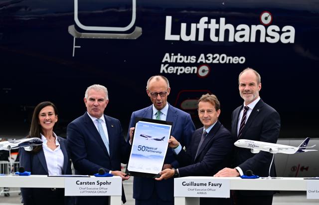 10 June 2026, Brandenburg, Schoenefeld: (L-R) Grazia Vittadini, Lufthansa Executive Board member; Carsten Spohr, CEO of Deutsche Lufthansa; Friedrich Merz, German Chancellor; Guillaume Faury, CEO of Airbus; and Lars Wagner, Chief Executive Officer of the Commercial Aircraft Business, during a tour of the International Aerospace Exhibition (ILA). Photo: Sebastian Gollnow/dpa