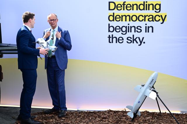 SYMBOL - 10 June 2026, Brandenburg, Schoenefeld: Friedrich Merz (R), Germany's Chancellor, visits the TYTAN Technologies booth during a tour of the International Aerospace Exhibition (ILA). Photo: Sebastian Gollnow/dpa