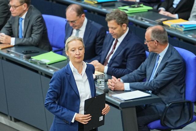 11 June 2026, Berlin: Alice Weidel, federal chairwoman and parliamentary group leader of the Alternative for Germany (AfD), walks to the lectern in the plenary chamber of the Bundestag following a statement by the chancellor. Photo: Michael Kappeler/dpa