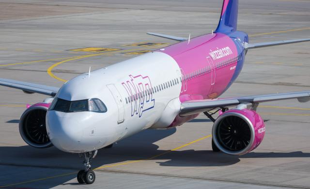FILED - 18 March 2026, Baden-Wuerttemberg, Stuttgart: FILE PHOTO - An Airbus A321 NEO of the Hungarian low-cost airline Wizzair taxis on the apron at Stuttgart Airport. Photo: Christoph Schmidt/dpa