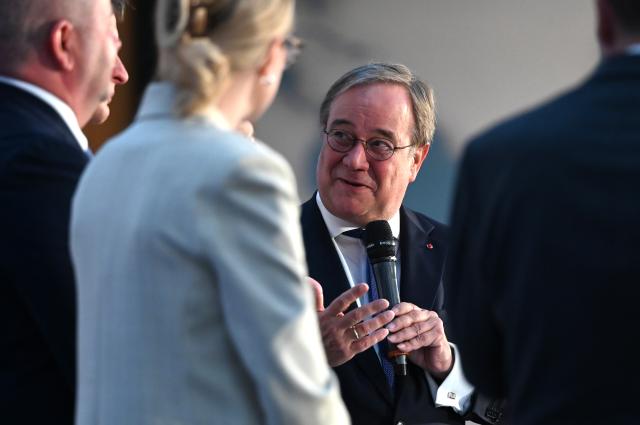 11 June 2026, Berlin: Armin Laschet, Chair of the Foreign Affairs Committee, speaks with the award recipients at the "Peacekeeping Day" event at the Federal Foreign Office. The event honours the work of German civilian experts, police officers, and soldiers in international peacekeeping missions. Photo: Elisa Schu/dpa