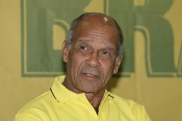 FILED - 08 June 2006, Berlin: FILE PHOTO - Brazilian soccer legend Brito attends at a press conference in Berlin. Brazil's 1970 World Cup champion Brito has died at the age of 86, the Brazilian football federation CBF said in a statement on Thursday evening. Photo: Jens Kalaene/dpa-Zentralbild/dpa