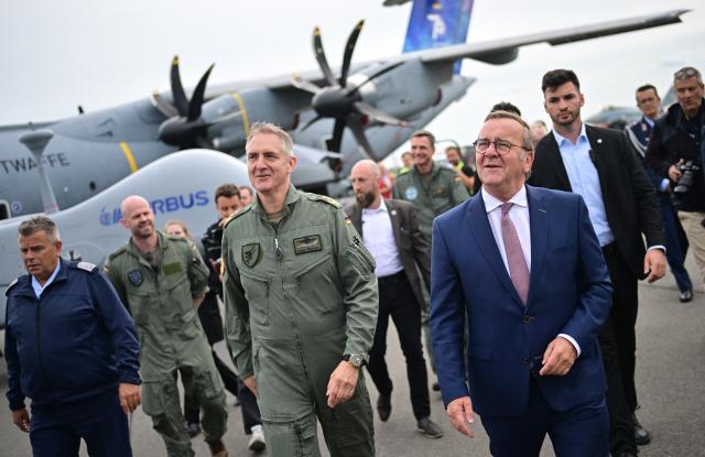 12 June 2026, Brandenburg, Schönefeld: German Minister of Defence Boris Pistorius (R) of the Social Democratic Party (SPD) and Lieutenant General Holger Neumann, Inspector of the German Air Force, walk through the static display during the International Aerospace Exhibition (ILA) in Berlin. Photo: Sebastian Gollnow/dpa