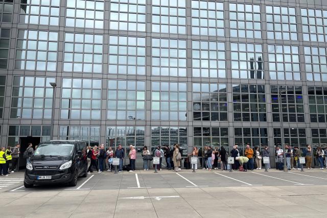 12 June 2026, Hamburg: A large crowd gathers in front of the airport terminal at Hamburg Airport after the airport's security area was evacuated due to a police situation in Hamburg. Photo: Frank Molter/dpa