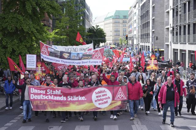 12 June 2026, Berlin: Hundreds of people demonstrate for the future of the steel industry. Photo: Sven Kaeuler/dpa