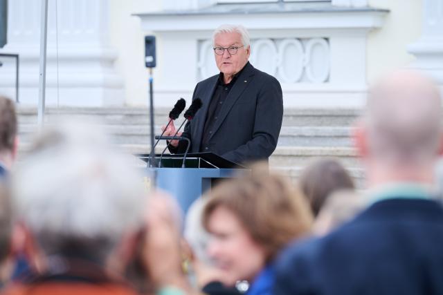 12 June 2026, Berlin: German President Frank-Walter Steinmeier speaks at the opening of "Freiraum Kunst - Akademie der Kuenste goes Bellevue." Under Steinmeier's patronage, the Academy of Arts is presenting a two-week exhibition featuring works and contributions by numerous Academy members and Berlin-based artists. Photo: Annette Riedl/dpa