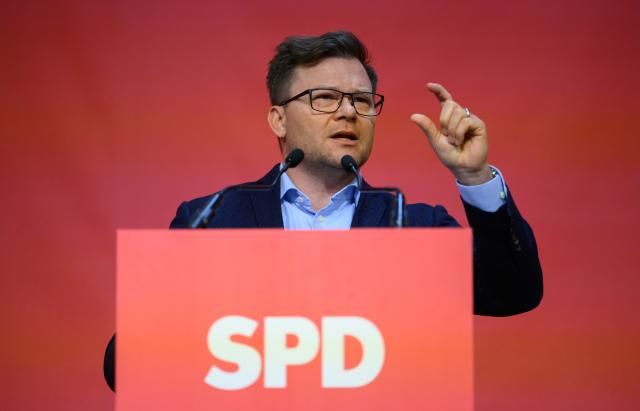 13 June 2026, Saxony, Dresden: Carsten Schneider (SPD), German Minister for the Environment, Climate Action, Nature Conservation, and Nuclear Safety, speaks at the SPD Saxony state party convention. Photo: Robert Michael/dpa