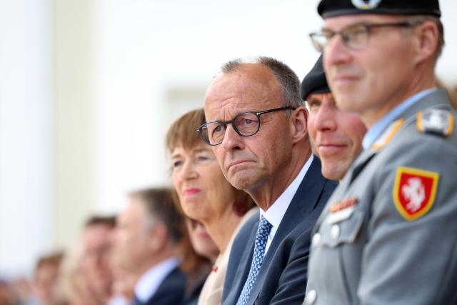 13 June 2026, North Rhine-Westphalia, Medebach: German Chancellor Friedrich Merz (C) attends a ceremonial oath-taking ceremony for the Bundeswehr. Recruits from Tank Brigade 21 in Ahlen and Unna take their oath of service. Photo: Christoph Reichwein/dpa