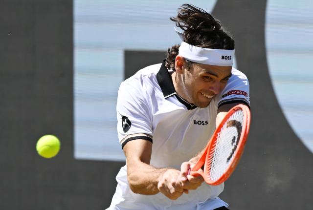 FILED - 13 June 2026, Baden-Wuerttemberg, Stuttgart: American tennis player Taylor Fritz plays a backhand return against Kazakhstan's Alexander Bublik during their Semi-Final tennis match during Day Six of the Stuttgart Open Tennis Tournament. Photo: Marijan Murat/dpa