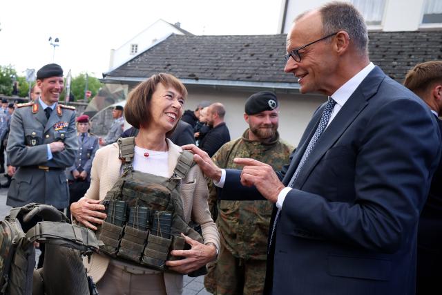 13 June 2026, North Rhine-Westphalia, Medebach: Friedrich Merz (R), Germany's Chancellor, his wife Charlotte Merz, and Christian Freuding, Lieutenant General and Inspector General of the Army, visit the Bundeswehr's static display as part of the public oath-taking ceremony in Medebach. Photo: Christoph Reichwein/dpa
