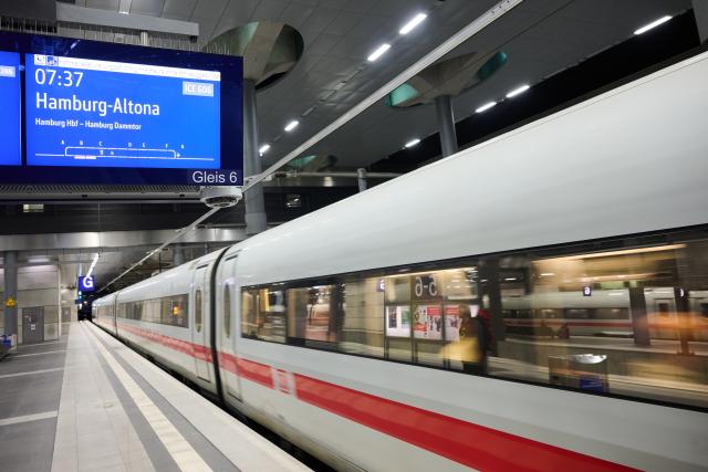 14 June 2026, Berlin: An ICE train departs from Berlin Central Station for Hamburg. Following a complete renovation, the Hamburg-Berlin rail line has been fully reopened as of today. Photo: Annette Riedl/dpa