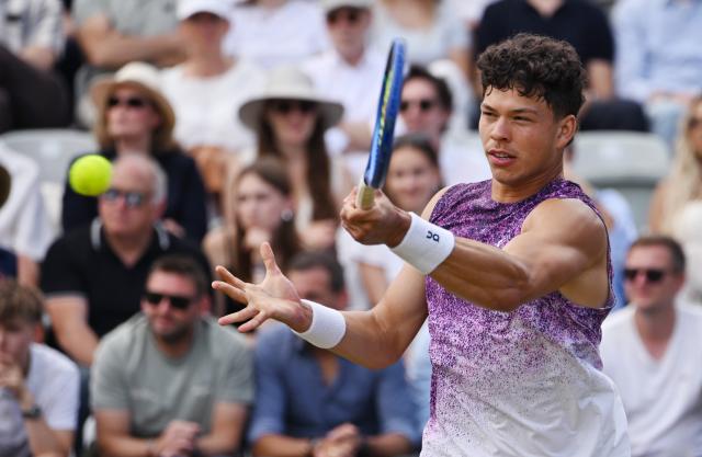 14 June 2026, Baden-Wuerttemberg, Stuttgart: American tennis player Ben Shelton plays a forehand return against USA's Taylor Fritz during their Men's Singles Final tennis match during Day Seven of the Stuttgart Open Tennis Tournament. Photo: Marijan Murat/dpa