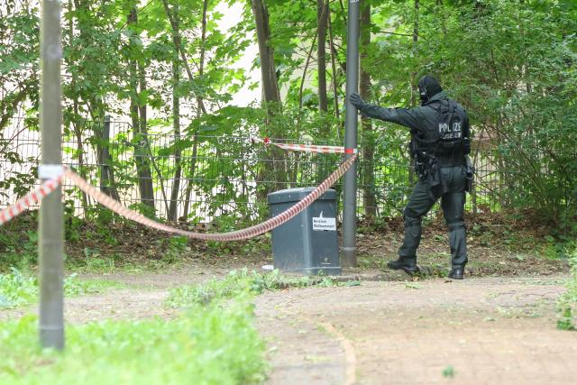 15 June 2026, Hamburg: Police officers are on the scene in the Harburg district following reports that a person was injured in a shooting in Hamburg-Harburg. Photo: Bodo Marks/dpa