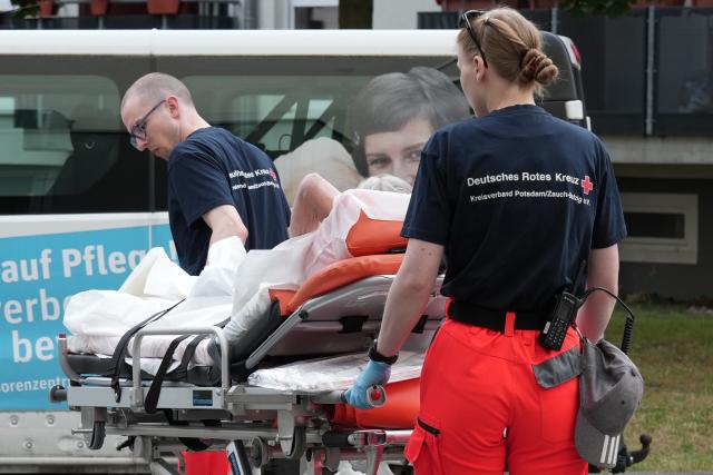 16 June 2026, Potsdam: Residents of the City-Quartier nursing home must leave the facility due to the planned bomb disposal operation in downtown Potsdam. Parts of downtown Potsdam are being evacuated due to the disposal of a 250-kilogram bomb from World War II. Photo: Sven Kaeuler/dpa