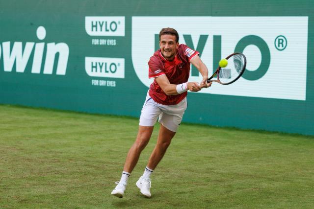 16 June 2026, North Rhine-Westphalia, Halle (Westfalen): Czech tennis player Vit Kopriva in action against Germany's Alexander Zverev during their men's singles first round match of the Halle Open tennis tournament. Photo: Friso Gentsch/dpa