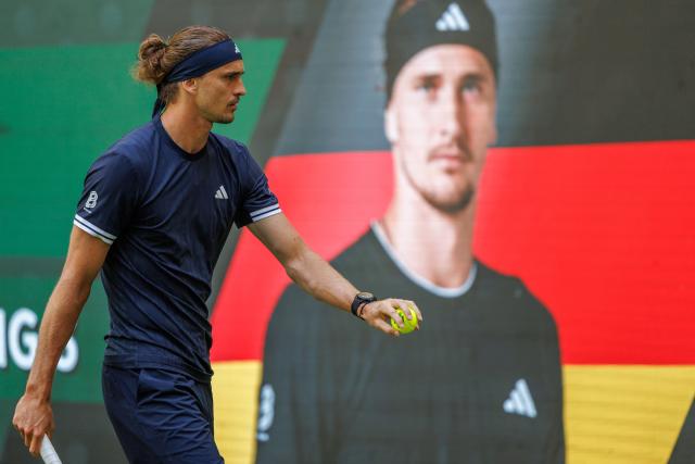 16 June 2026, North Rhine-Westphalia, Halle (Westfalen): German tennis player Alexander Zverev in action against Czech Republic's Vit Kopriva during their men's singles first round match of the Halle Open tennis tournament. Photo: Friso Gentsch/dpa