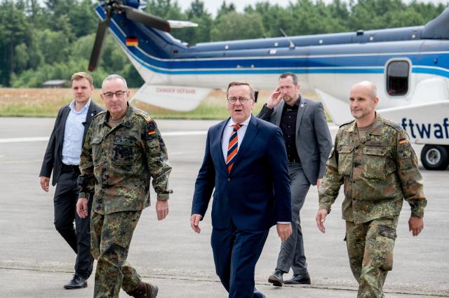 16 June 2026, Lower Saxony, Schortens: Inspector General of the Bundeswehr Carsten Breuer (L) and German Defense Minister Boris Pistorius arrive at Upjever Air Base. Photo: Hauke-Christian Dittrich/dpa