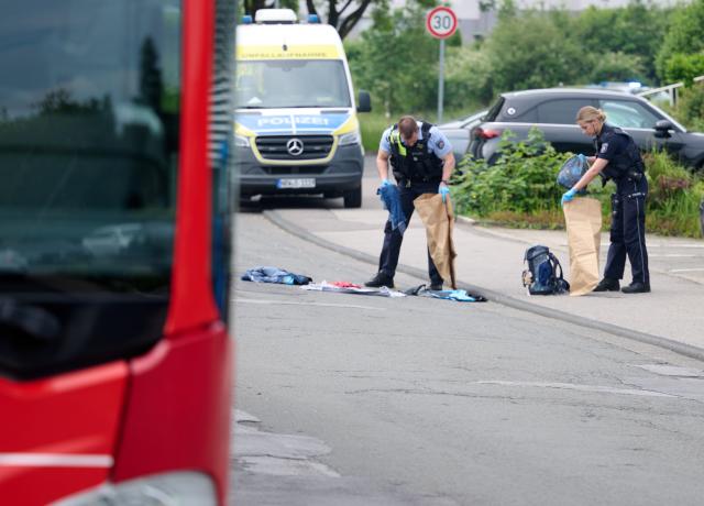 17 June 2026, North Rhine-Westphalia, Luedenscheid: Police officers work at the scene after a school bus hit a nine-year-old child. According to the initial investigation, the child reportedly ran out into the street suddenly and was struck by the bus. Photo: Bernd Thissen/dpa