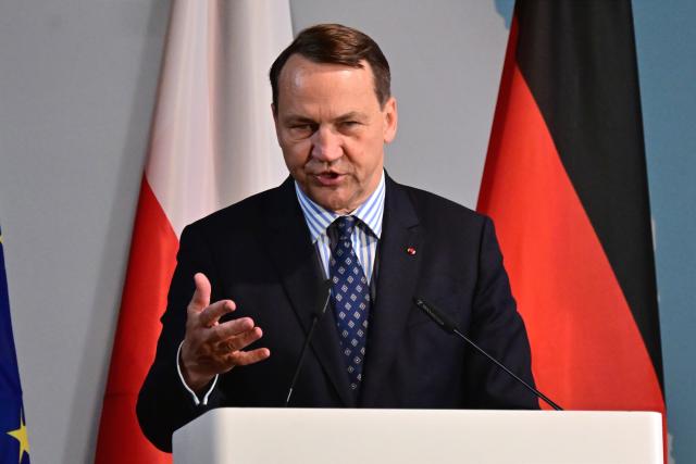 17 June 2026, Berlin: Poland's Foreign Minister Radoslaw Sikorski speaks during the German-Polish Forum at the Federal Foreign Office in Berlin. The event marks the 35th anniversary of the German-Polish Treaty on Good Neighbourly Relations and Friendly Cooperation. Photo: Sebastian Christoph Gollnow/dpa