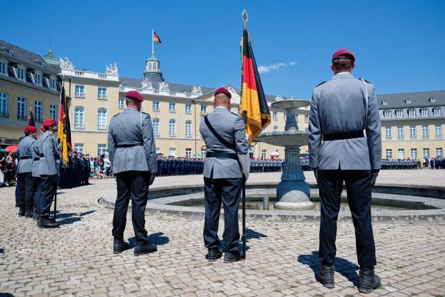 18 June 2026, Baden-Wuerttemberg, Karlsruhe: Soldiers stand on Schlossplatz during the ceremonial oath-taking of more than 350 recruits. Photo: Uwe Anspach/dpa