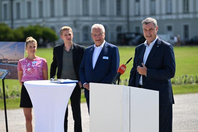 18 June 2026, Bavaria, Munich: (R-L) Minister President of Bavaria Markus Soeder, Bavarian Minister of the Interior Joachim Herrmann, Mayor of Munich Dominik Krause and dressage rider and Olympic champion Jessica von Bredlow-Werndl attend a press conference in front of Nymphenburg Palace to present to representatives of top sports federations the unique features and opportunities Munich offers as a national candidate for the Summer Olympics, as well as the bid concept. Photo: Sven Hoppe/dpa