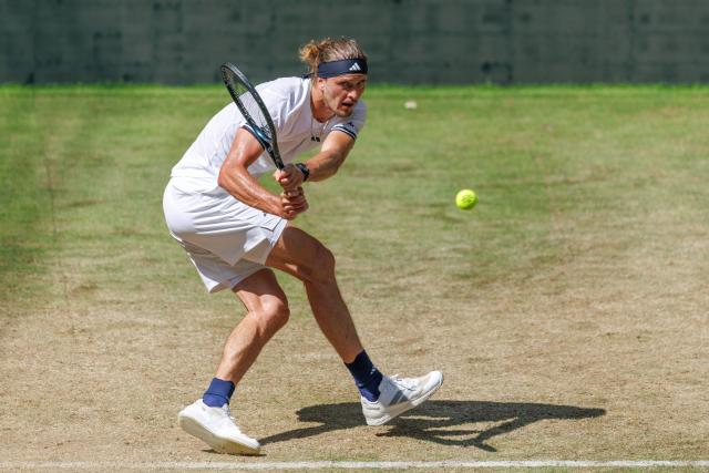 19 June 2026, North Rhine-Westphalia, Halle (Westfalen): German tennis player Alexander Zverev in action against Belgium's Raphael Collignon during their men's singles quarterfinal match of the Halle Open tennis tournament. Photo: Friso Gentsch/dpa