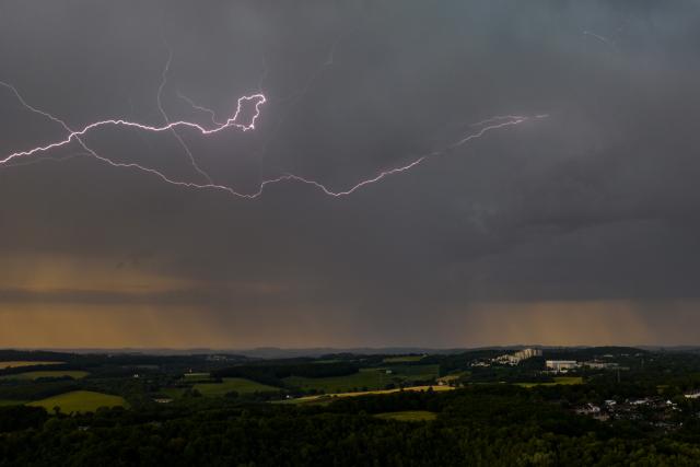 19 June 2026, North Rhine-Westphalia, Wuppertal: Lightning flashes across the sky above Wuppertal. Thunderstorms and heavy rain are forecast for the region this evening. Photo: Christoph Reichwein/dpa