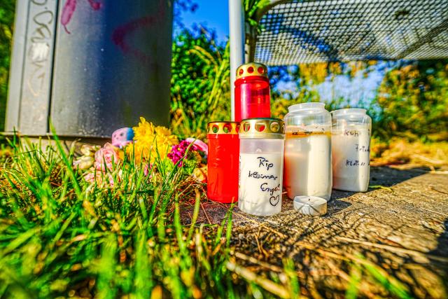 20 June 2026, Baden-Wuerttemberg, Renningen: Candles and flowers have been placed near a stream where a baby's body was discovered. With dozens of search dogs and helicopters, the police had been searching for an infant since the previous day. Photo: Enrique Kaczor/dpa