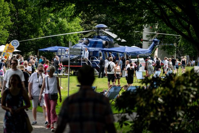 20 June 2026, Berlin: People visit the Presidential Flight Service's helicopter at the Federal Chancellery during the Federal Government's Open House. Photo: Fabian Sommer/dpa