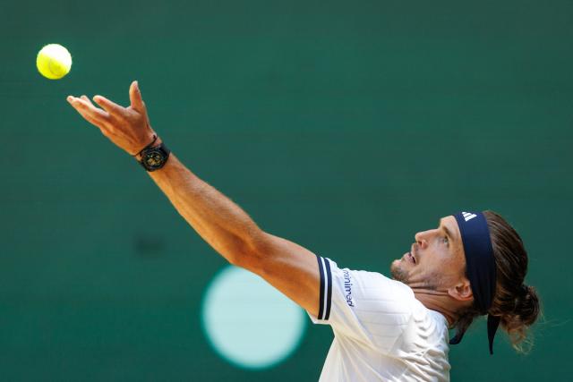 20 June 2026, North Rhine-Westphalia, Halle (Westfalen): German tennis player Alexander Zverev in action against US Taylor Fritz during their men's singles semi-final match of the Halle Open tennis tournament. Photo: Friso Gentsch/dpa