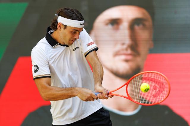 20 June 2026, North Rhine-Westphalia, Halle (Westfalen): US tennis player Taylor Fritz in action against Germany's Alexander Zverev during their men's singles semi-final match of the Halle Open tennis tournament. Photo: Friso Gentsch/dpa