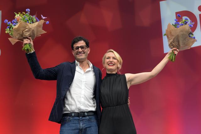 20 June 2026, Brandenburg, Potsdam: Luigi Pantisano (L), and Ines Schwerdtner, celebrate on stage after they were elected as the Left Party's new co-leaders, during 10th Federal Party Convention at the Metropolis Halle. Photo: Michael Bahlo/dpa