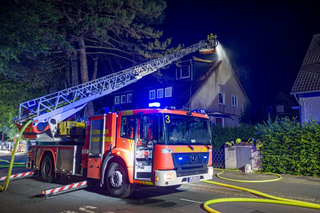 20 June 2026, Lower Saxony, Hanover: A firefighter fights a fire in the Kirchrode neighborhood from the basket of a turntable ladder truck. Photo: Moritz Frankenberg/dpa