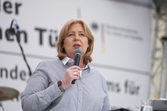 21 June 2026, Berlin: Bärbel Bas, Germany's Minister of Labor and Social Affairs, speaks on stage in front of the Federal Ministry of Labour and Social Affairs during the German federal government's open house in Berlin. Photo: Christophe Gateau/dpa