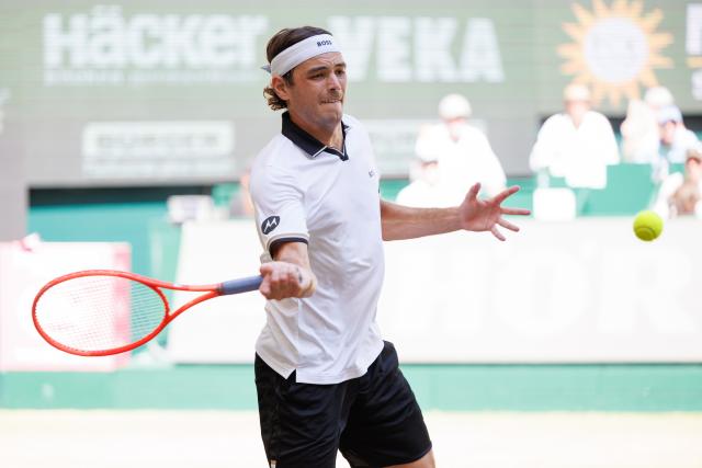 21 June 2026, North Rhine-Westphalia, Halle (Westfalen): US tennis player Taylor Fritz in action against US Frances Tiafoe during their men's singles final match of the Halle Open tennis tournament. Photo: Friso Gentsch/dpa